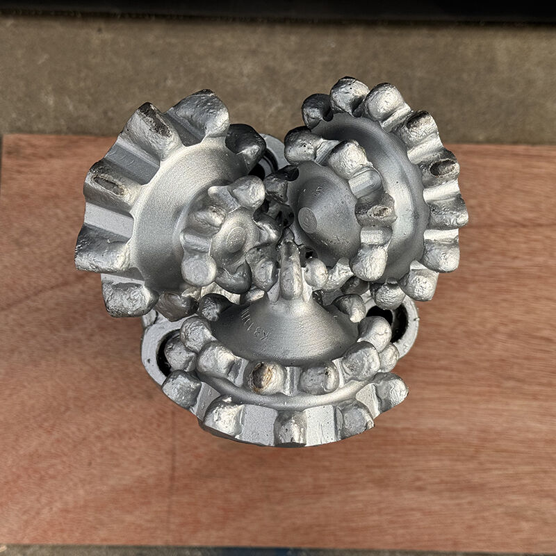 Mata Bor Tricone Gigi Baja 5 1/2 Inci dengan Bantalan Jurnal untuk Pengeboran Cepat